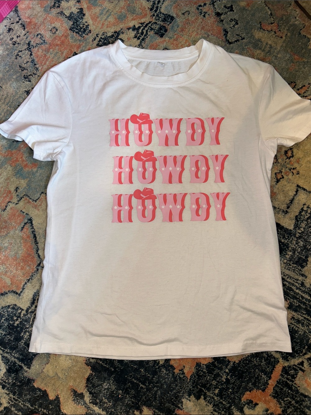 White Tee with Pink "Howdy" Graphic Sz M
